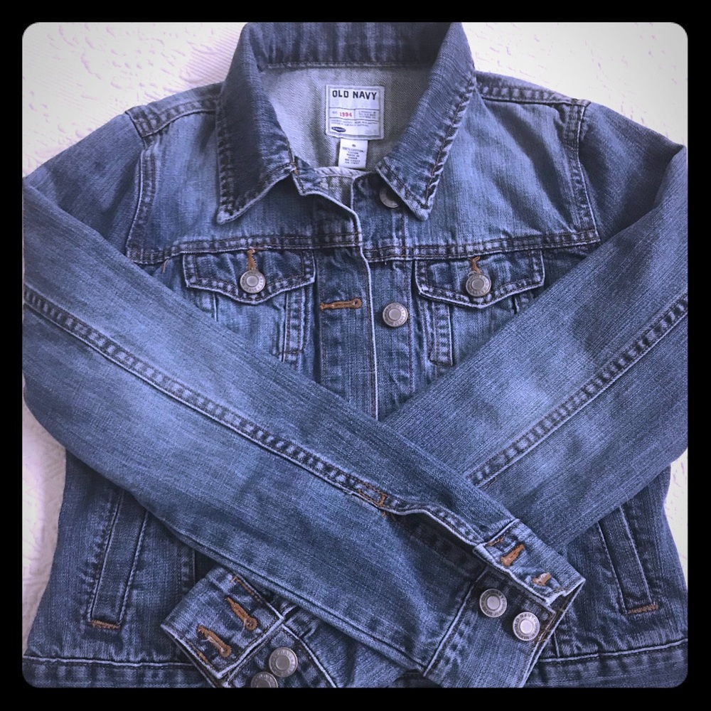 Denim crop jacket! Size: Small. Great condition!